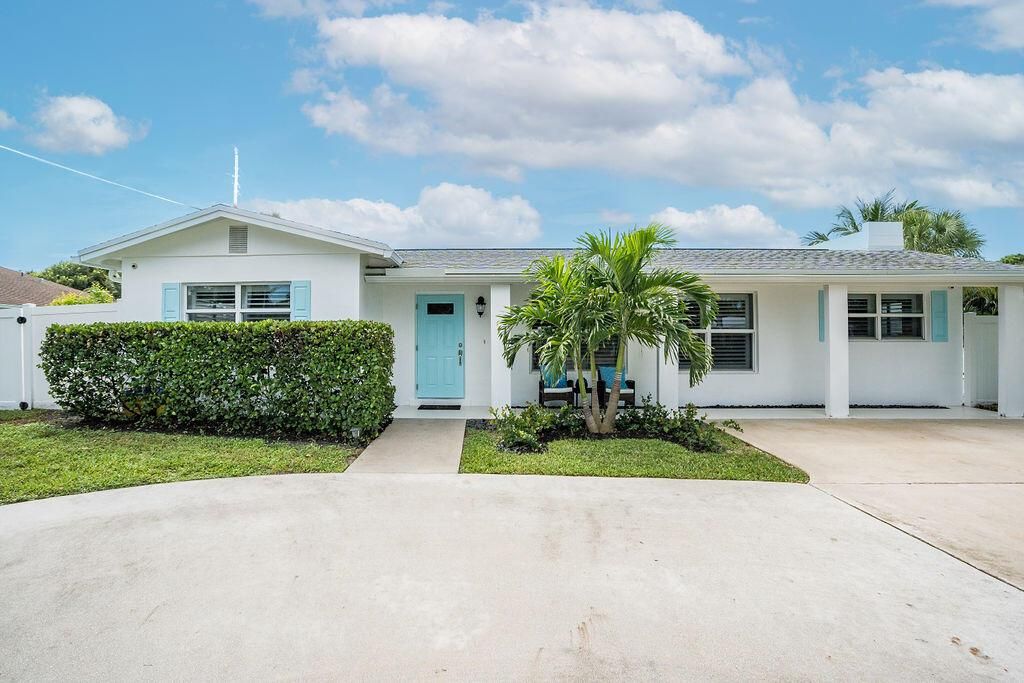 Photo of 462 Tequesta Drive, Tequesta, FL 33469 (MLS # R11031128)
