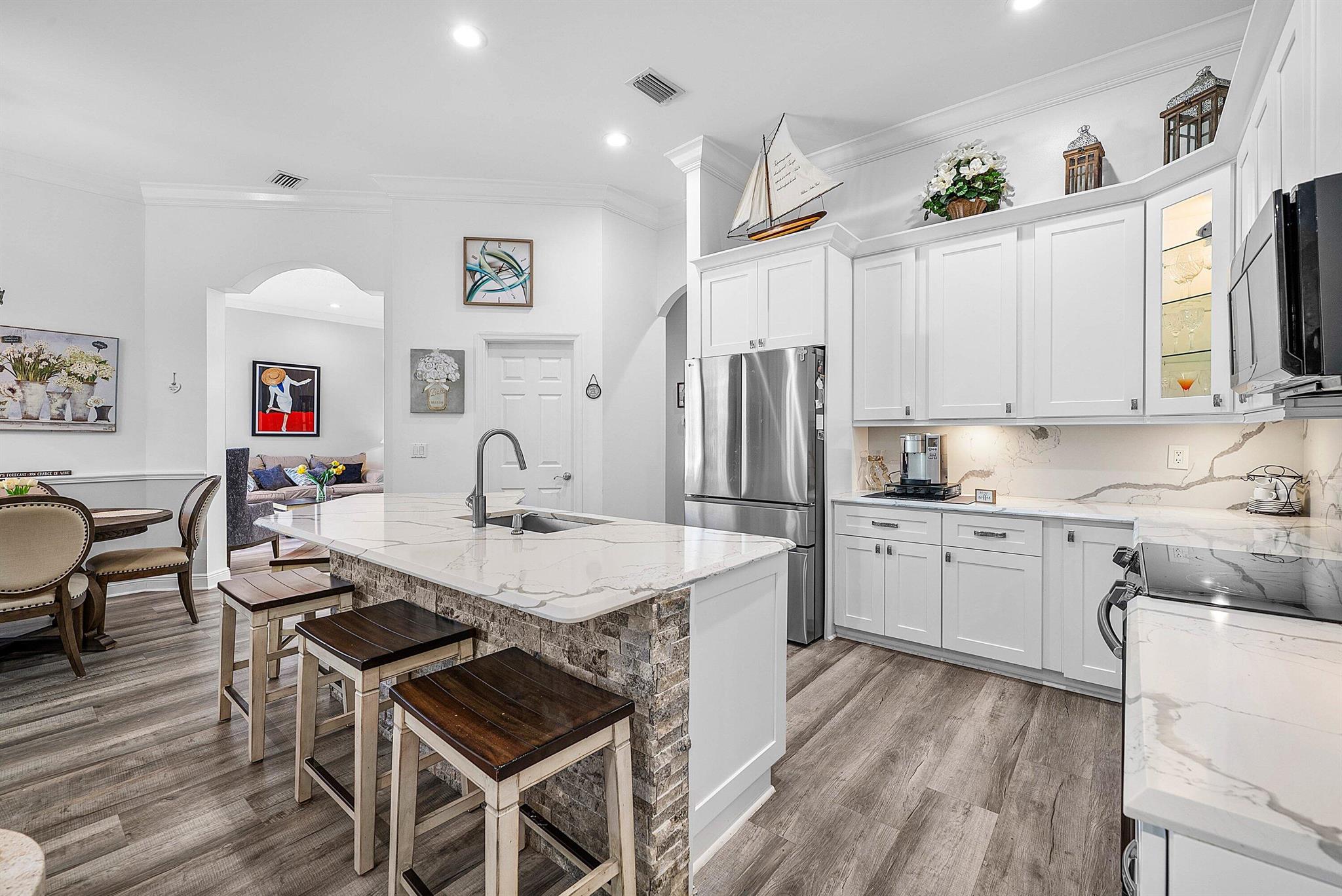 View photos, virtual tours, details... 18670 SE Lakeside Way