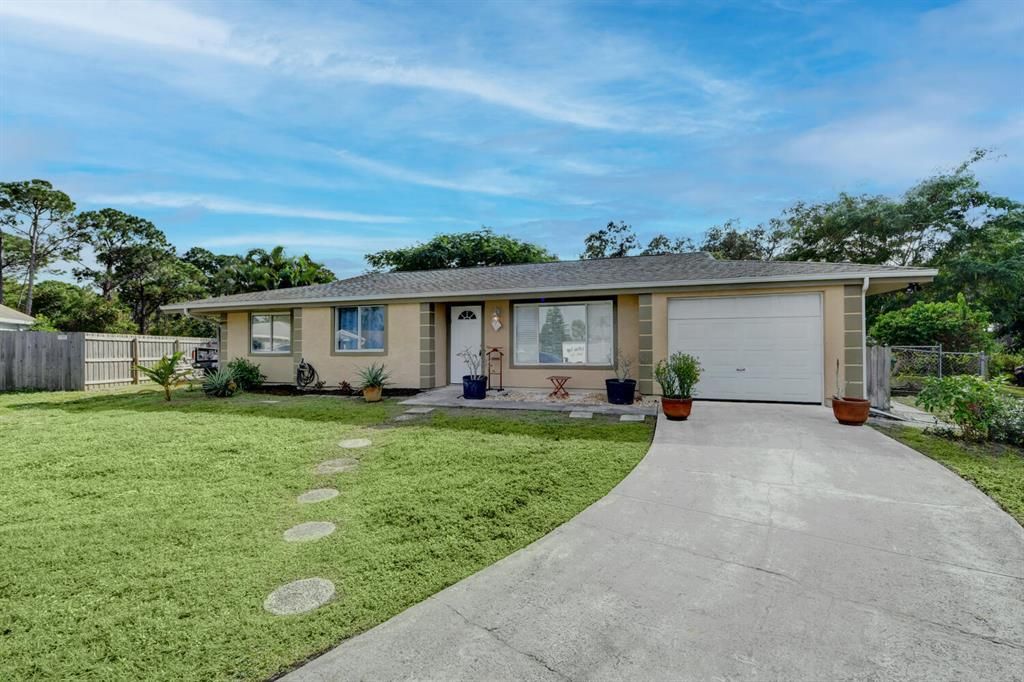 Photo of 1499 SE Buckingham Terrace, Port Saint Lucie, FL 34983 (MLS # R10766301)