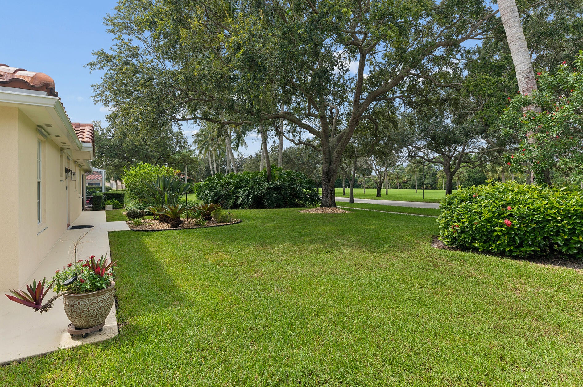 Properties 7910 Pine Island Way