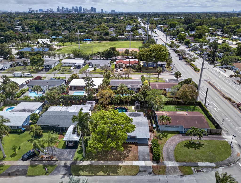 Photo of 818 NW 28th Court, Wilton Manors, FL 33311 (MLS # B26013492)