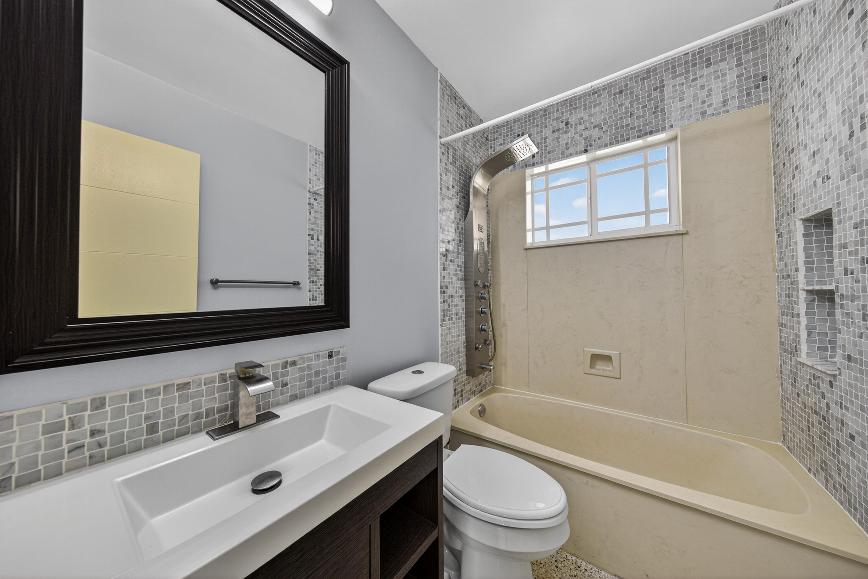 JENADA VILLAS - Residential