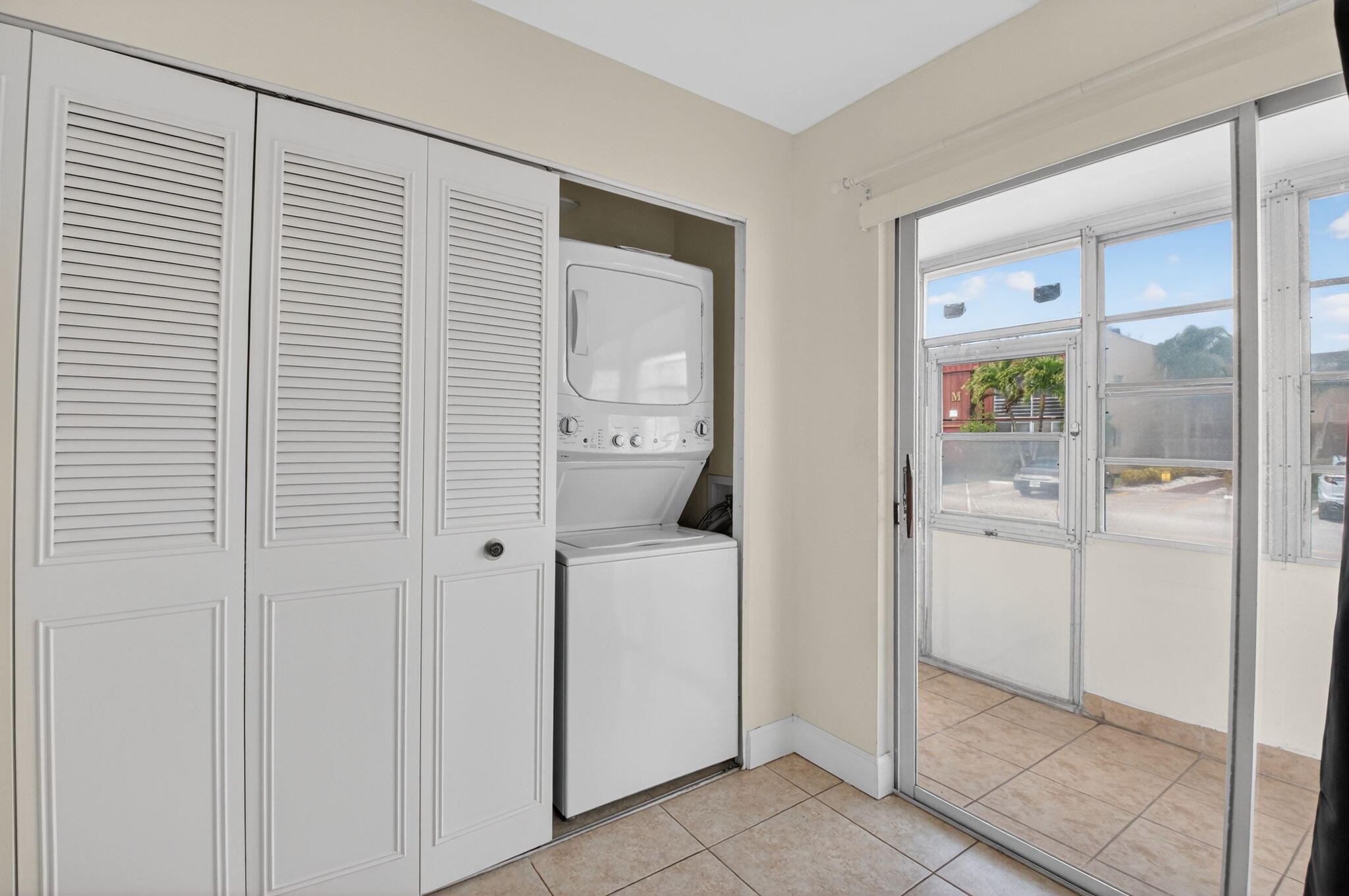 KINGS POINT FLANDERS CONDOS - Residential