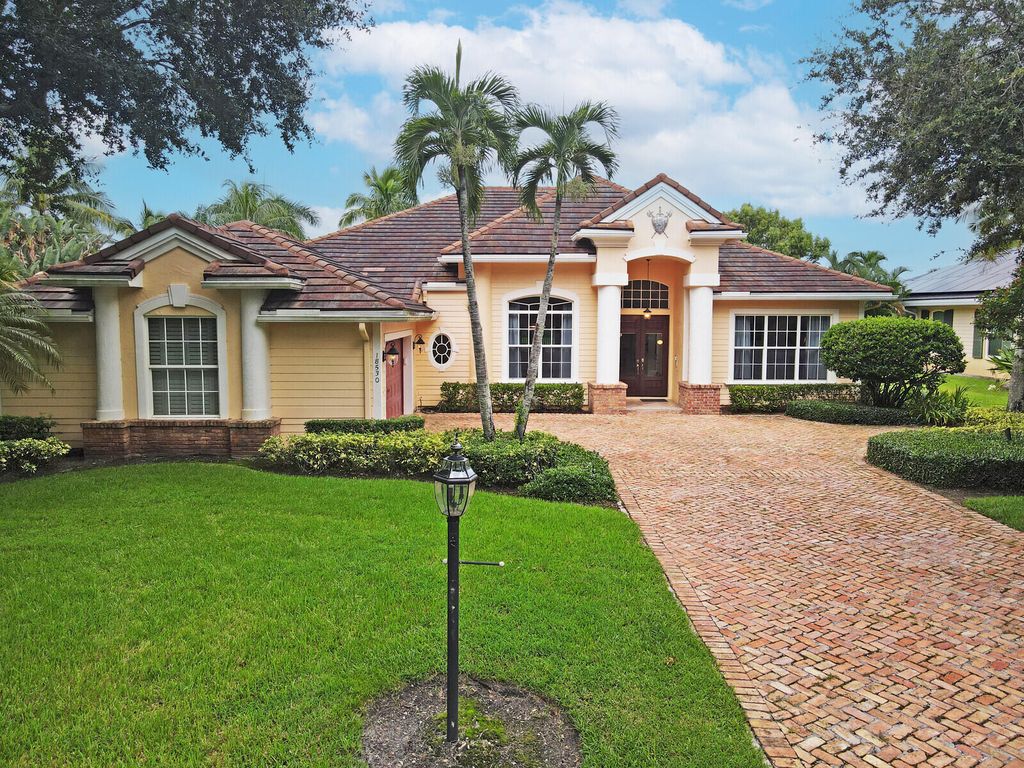 Photo of 18530 SE Lakeside Drive, Tequesta, FL 33469 (MLS # R11037510)
