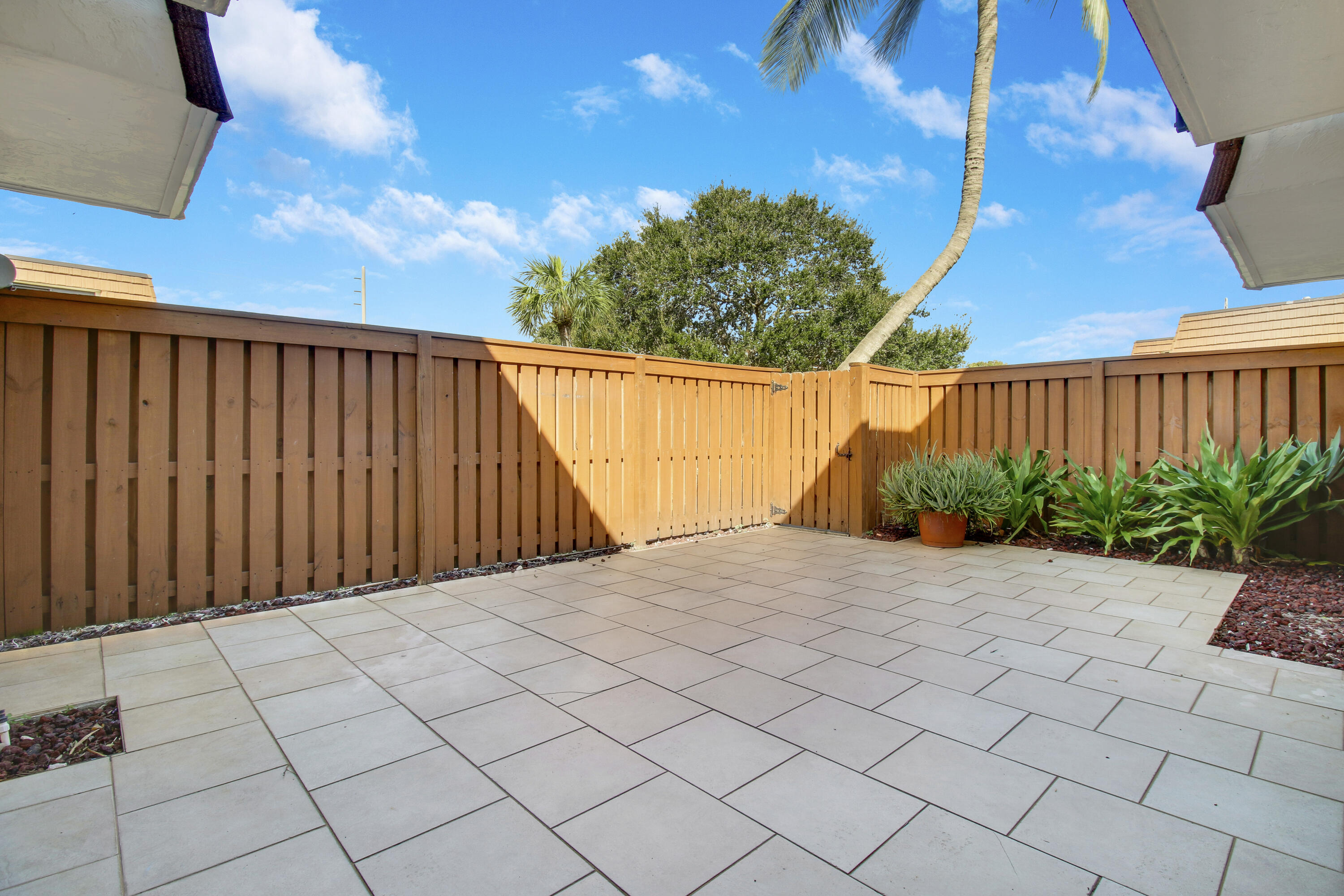 TEQUESTA HILLS CONDO - Residential