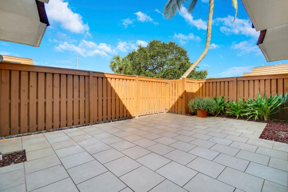 TEQUESTA HILLS CONDO - Residential