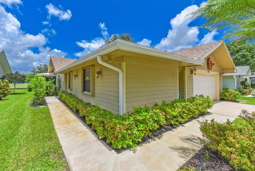 Photo of 13116 SE Point O Woods Court, Hobe Sound, FL 33455 (MLS # R11100111)