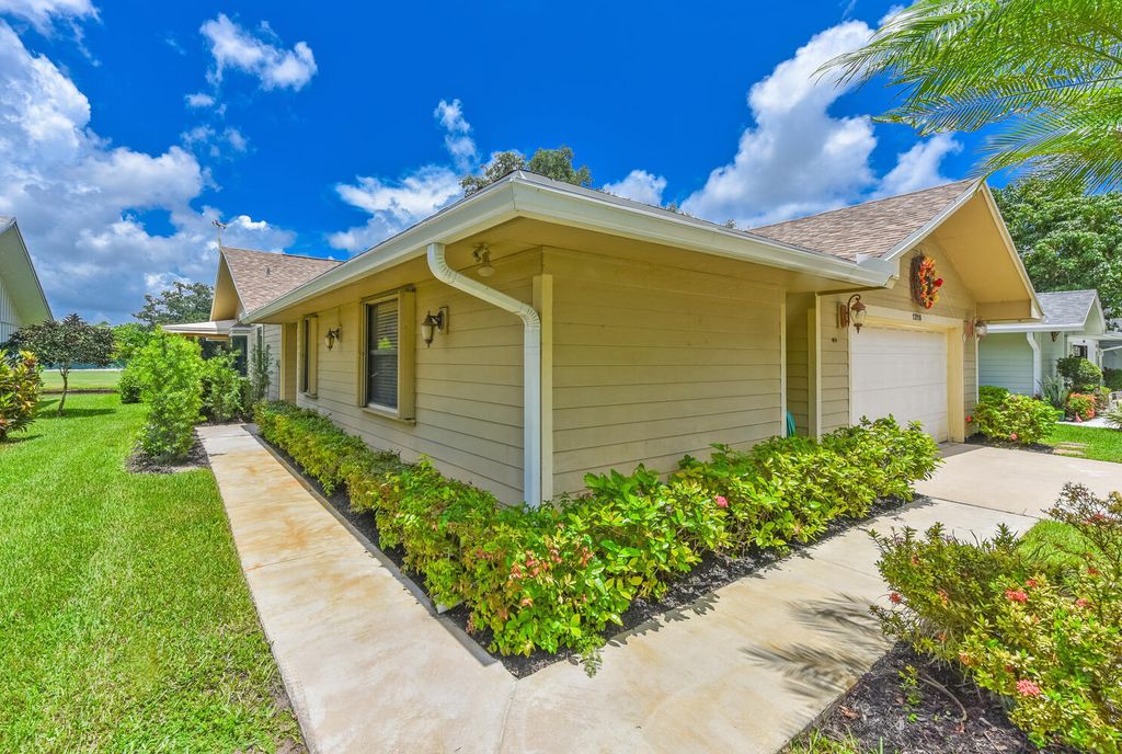 Photo of 13116 SE Point O Woods Court, Hobe Sound, FL 33455 (MLS # R11100111)
