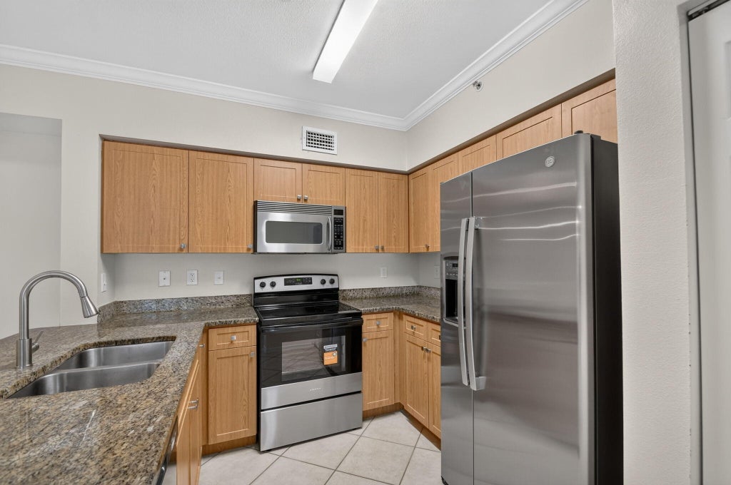 Photo of 6370 EMERALD DUNES Drive #203, West Palm Beach, FL 33411 (MLS # B26075157)