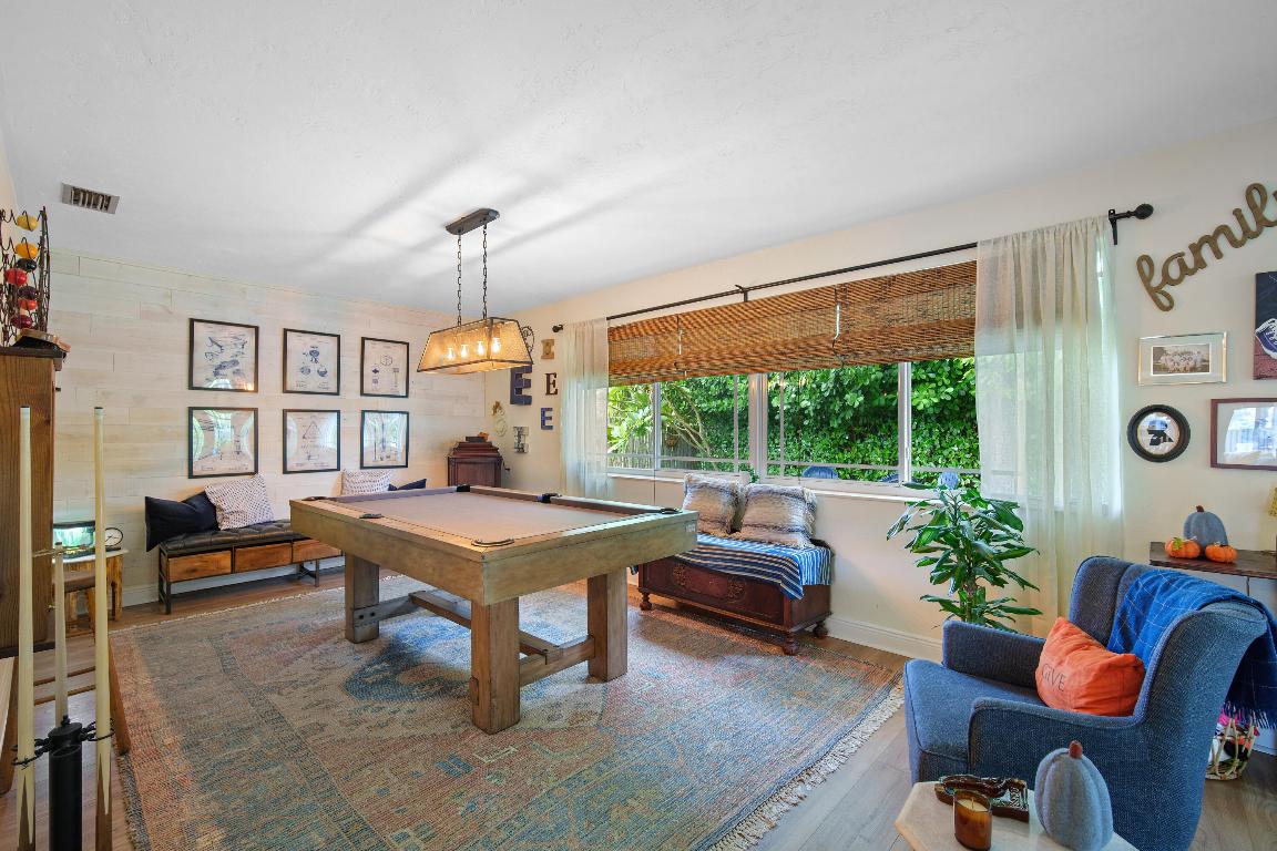 PEMBROKE LAKES SEC 1 - Residential