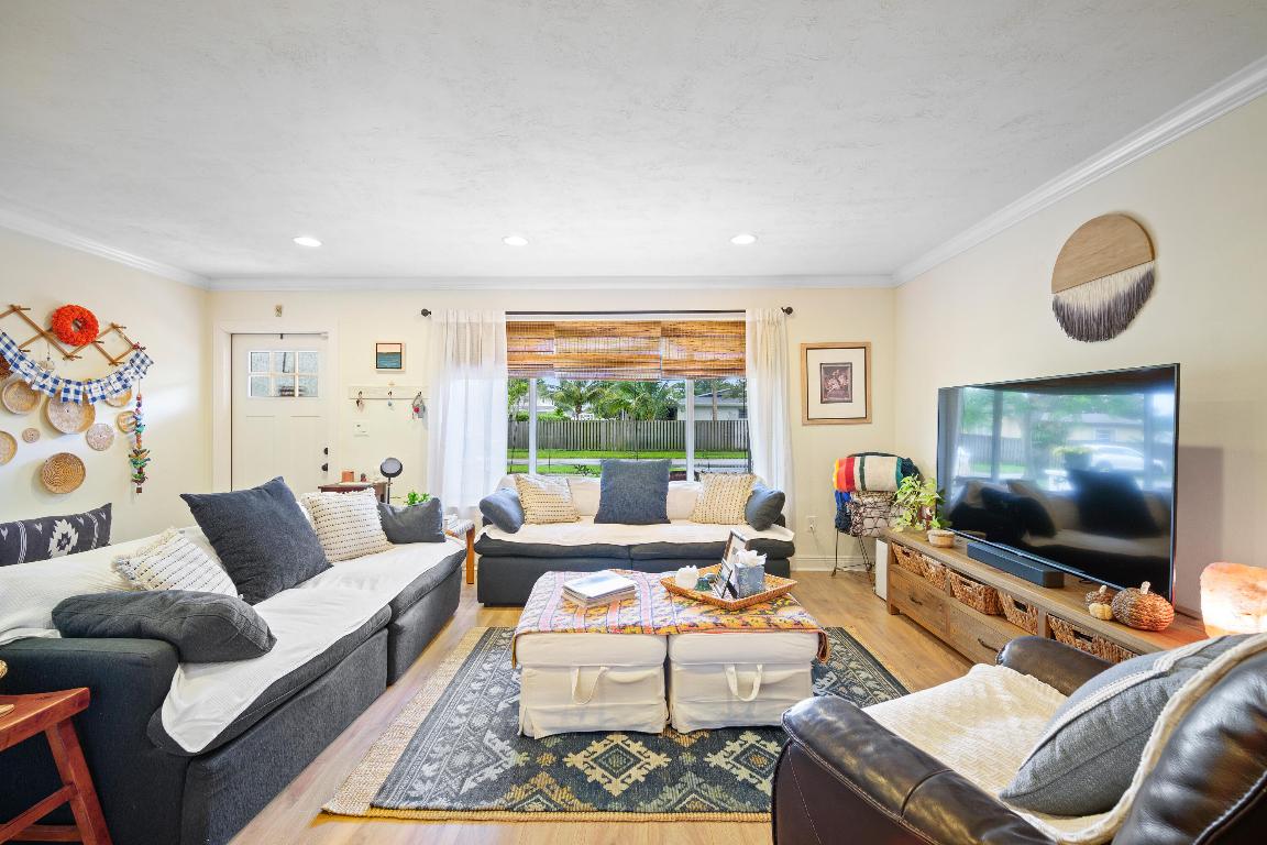 PEMBROKE LAKES SEC 1 - Residential