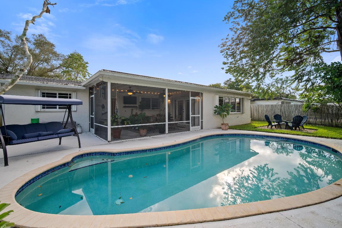 PEMBROKE LAKES SEC 1 - Residential