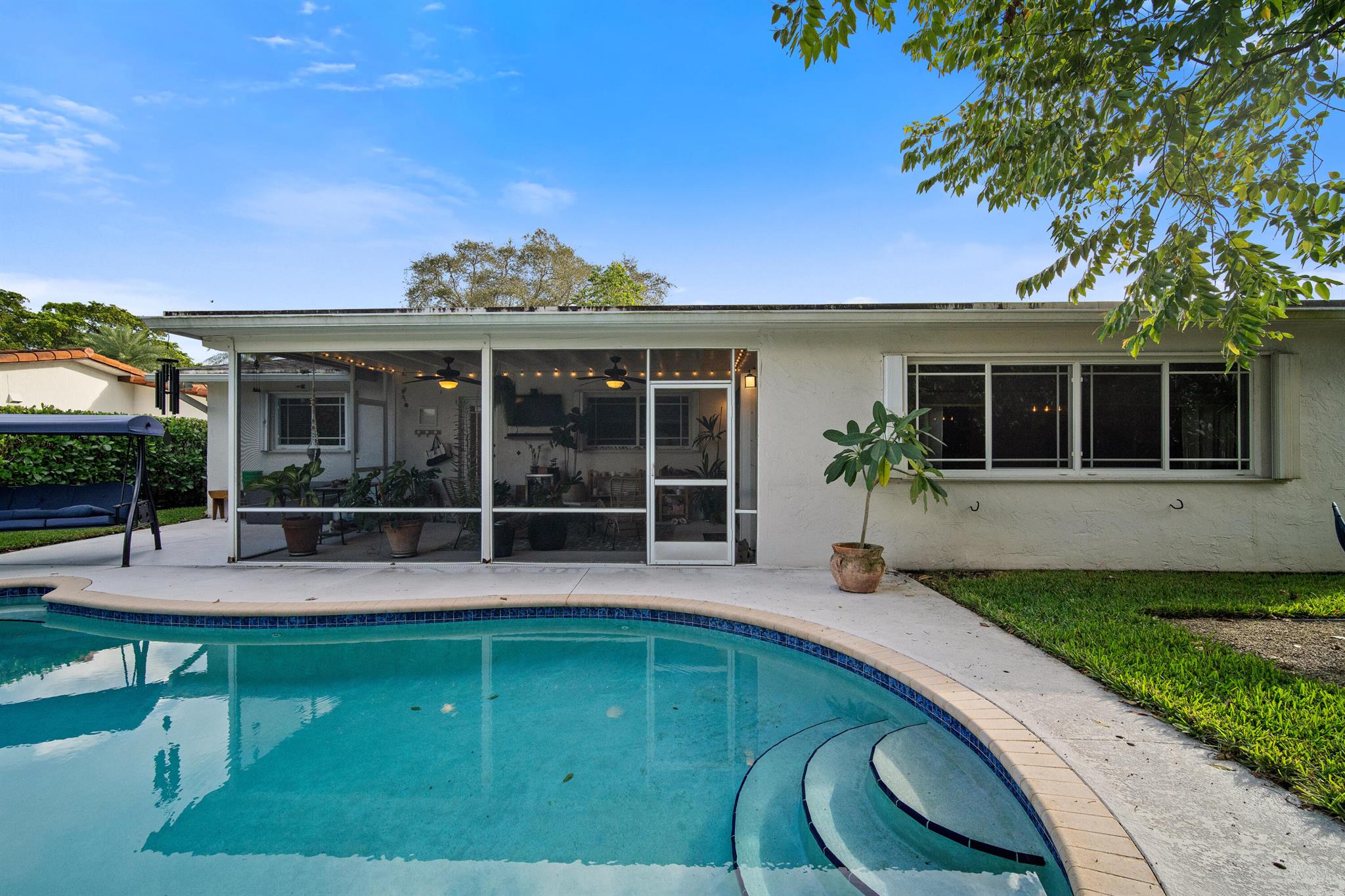 PEMBROKE LAKES SEC 1 - Residential