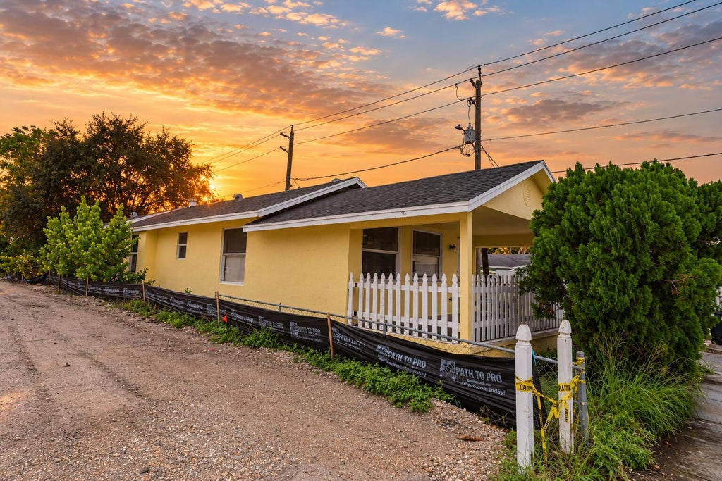 Photo of 11 S D Street, Lake Worth Beach, FL 33460 (MLS # B26083741)