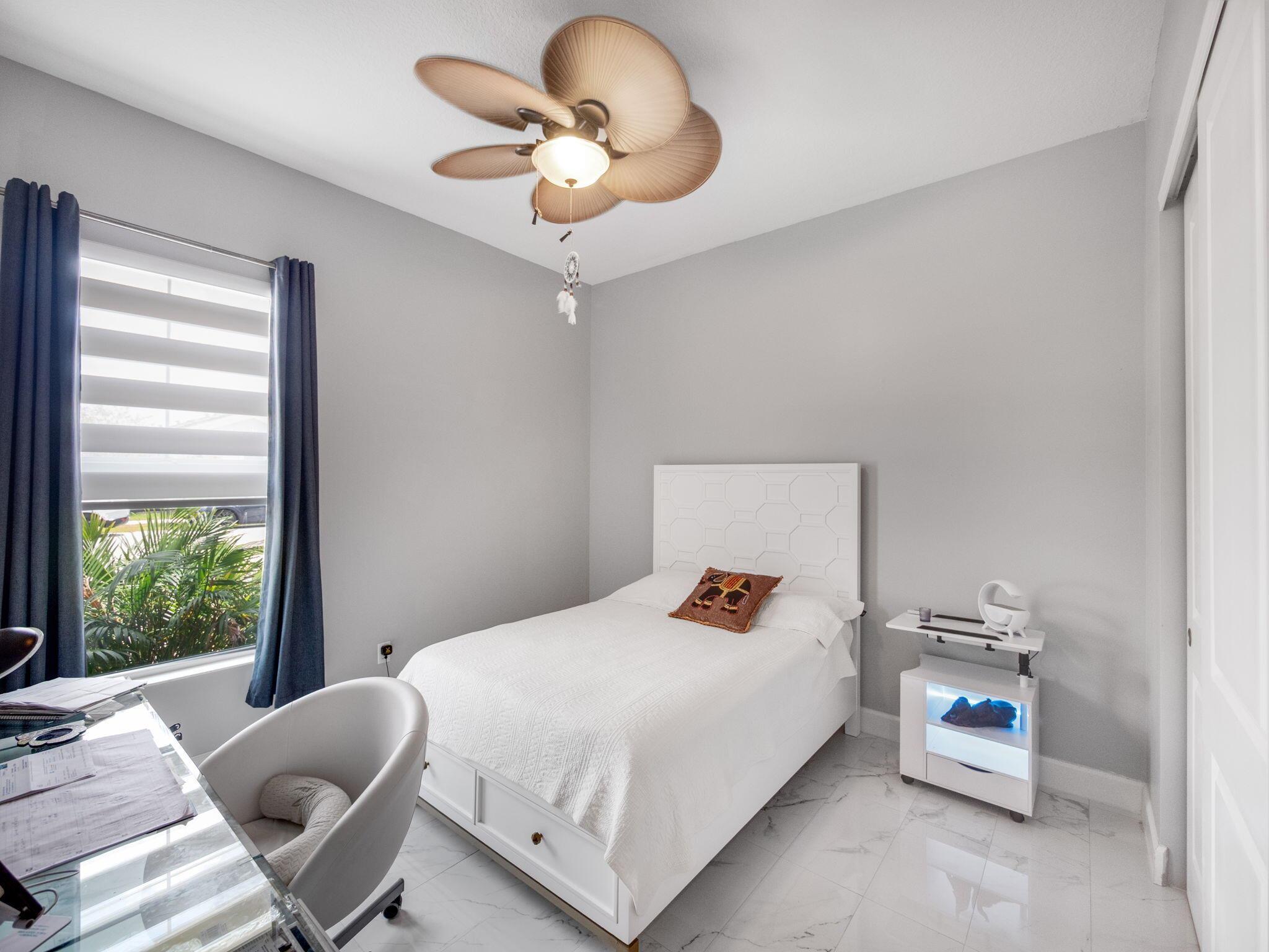 HAMMOCKS OF WESTLAKE PHAS - Residential Lease