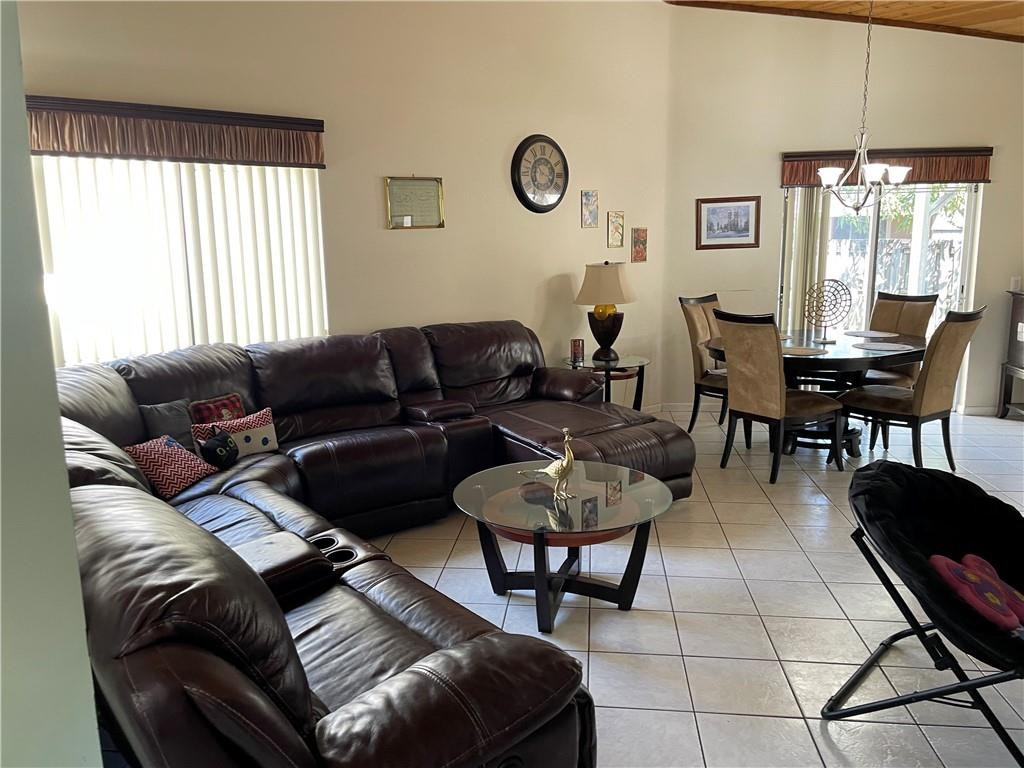 PEMBROKE LAKES SOUTH - Residential