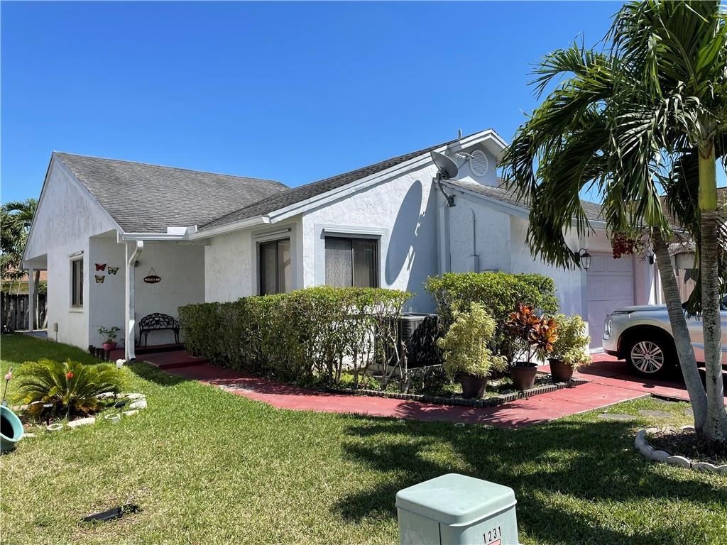 PEMBROKE LAKES SOUTH - Residential