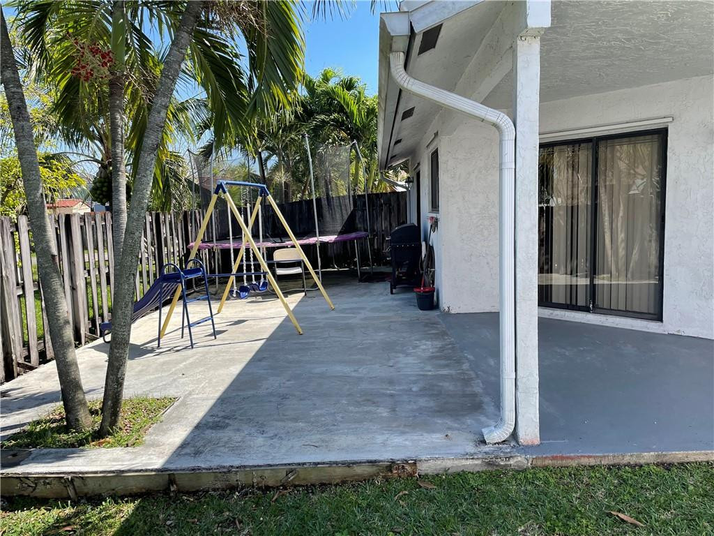 PEMBROKE LAKES SOUTH - Residential