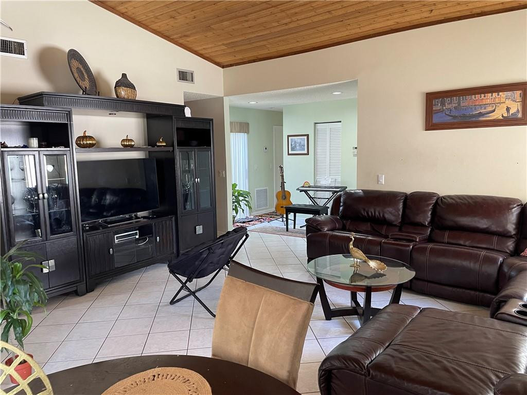 PEMBROKE LAKES SOUTH - Residential