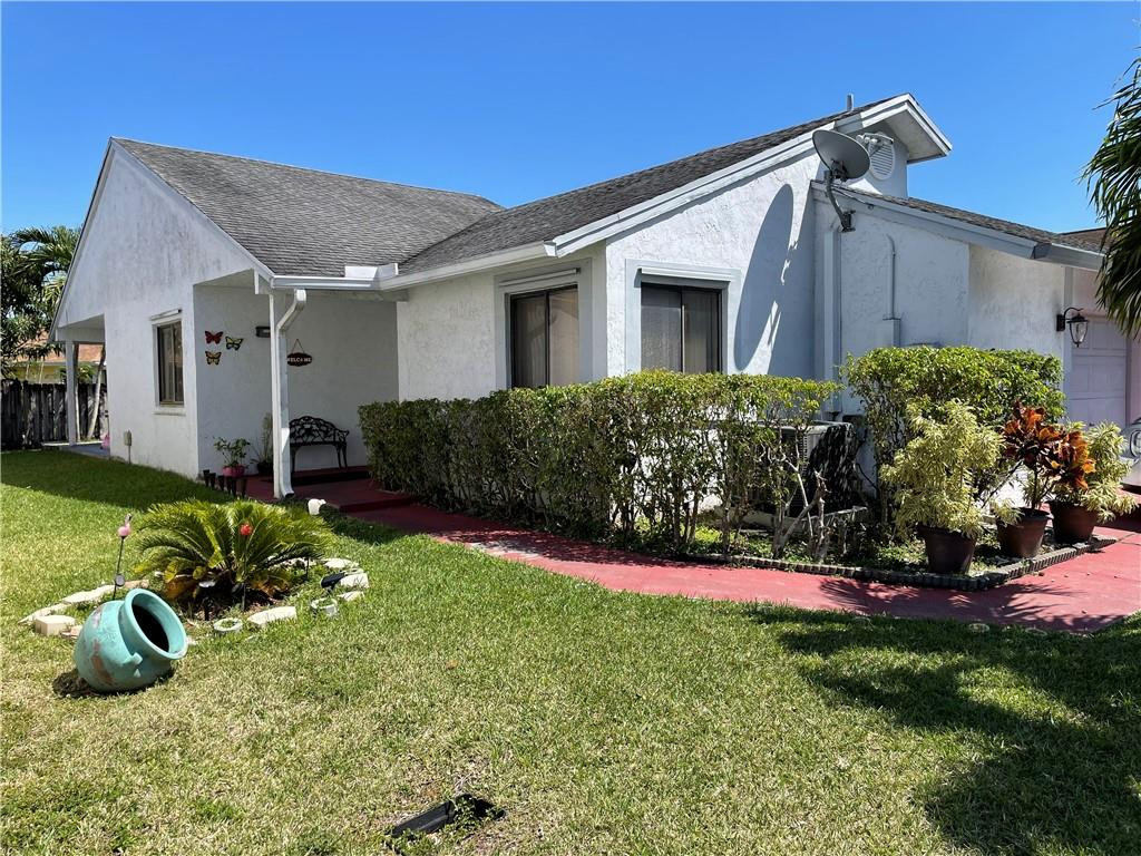 PEMBROKE LAKES SOUTH - Residential