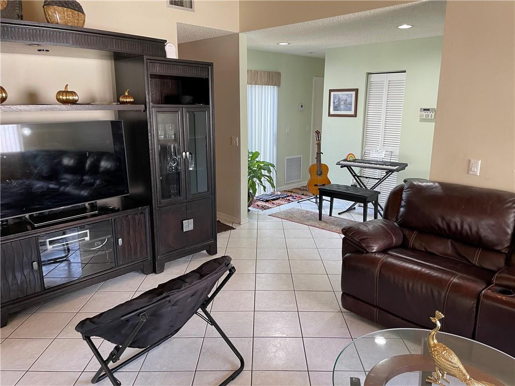 PEMBROKE LAKES SOUTH - Residential