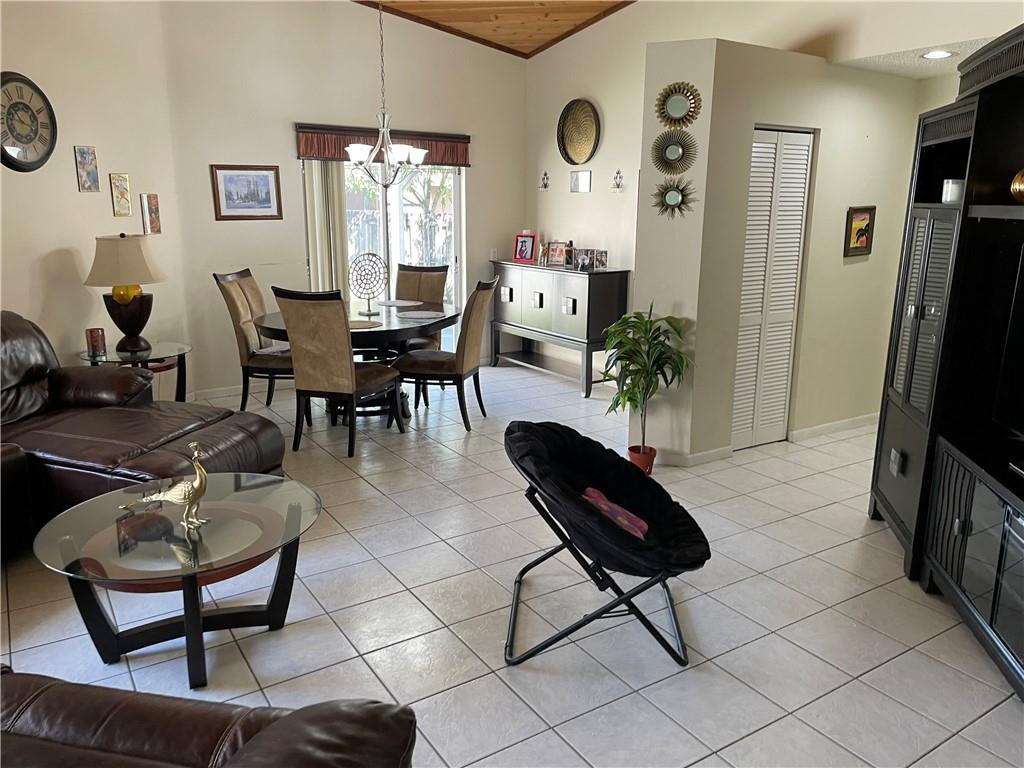 PEMBROKE LAKES SOUTH - Residential