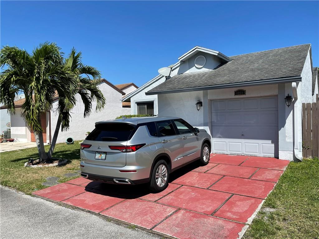 PEMBROKE LAKES SOUTH - Residential