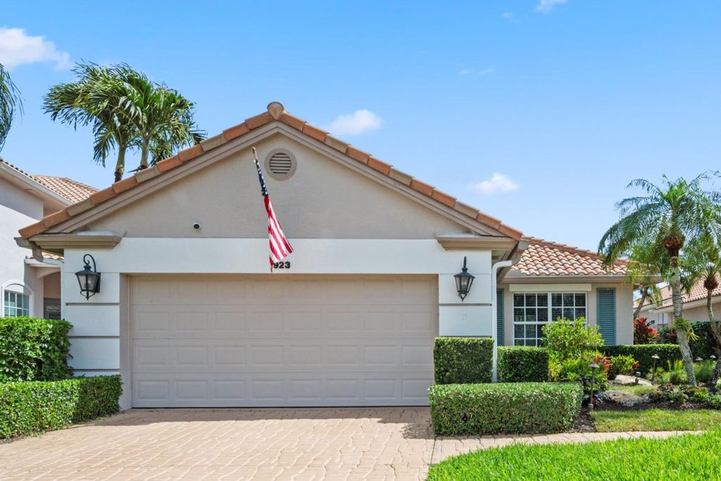 Photo of 923 Augusta Pointe Drive, Palm Beach Gardens, FL 33418 (MLS # B26010800)