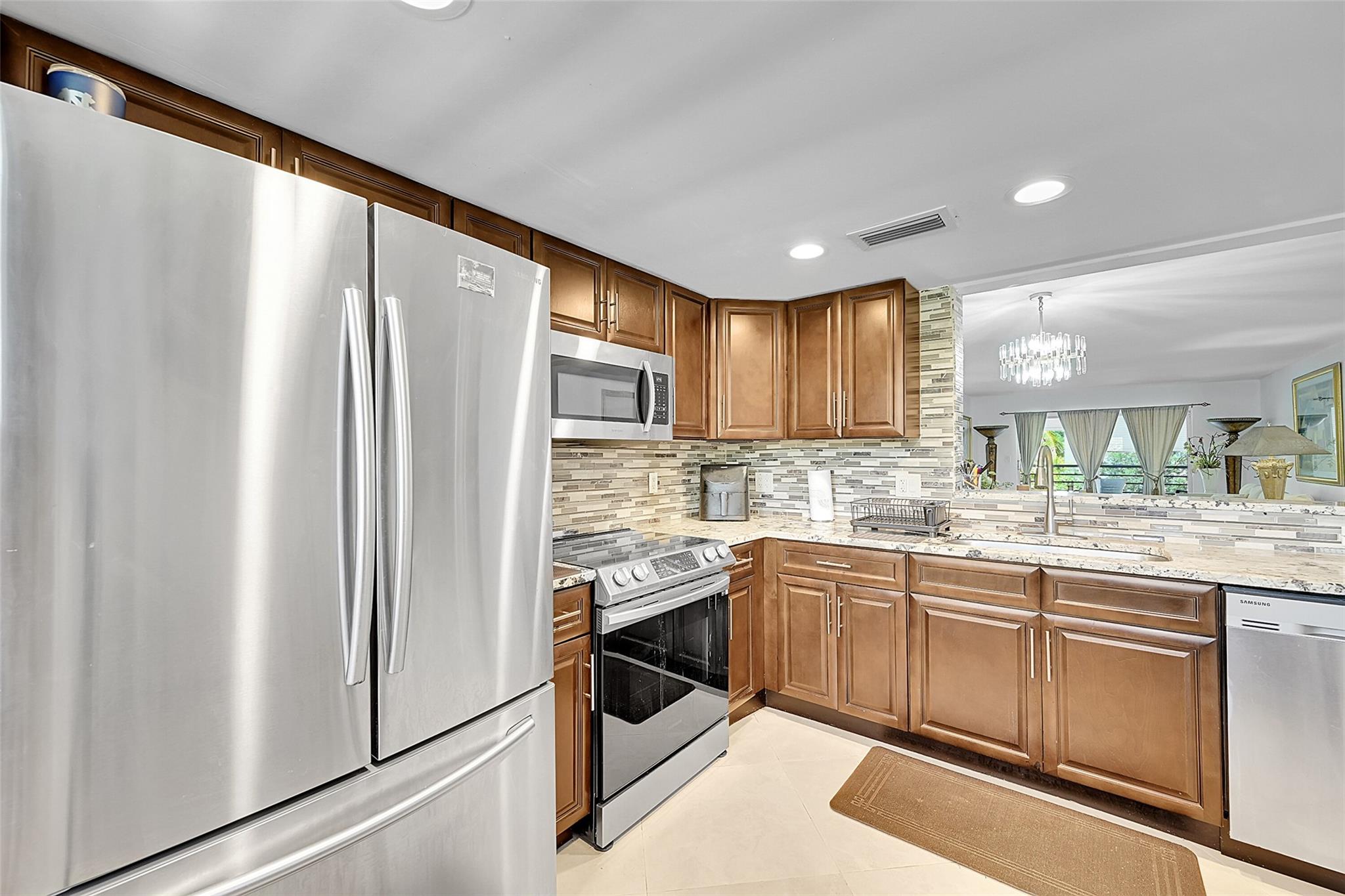 PERFECT FOR AN INVESTOR!. BEAUTIFUL RENOVATED 2BEDROOM/2BATH. CAN BE RENTED AFTER 1 YEAR. NO CAP. NEWER KITCHEN CABINETS WITH SS APPLIANCES. CERAMIC FLOORS THROUGH-OUT. RENOVATED BATHROOMS. PRIME LOCATION. WALK IN DISTANCE TO THE CLUBHOUSE AND TENNIS COURTS. SMOOTH CEILINGS (NO POPCORN). A/C (APPROX 10 YRS)ASSOC REQUIRES 20% DOWN & 1 OCCUP 55+