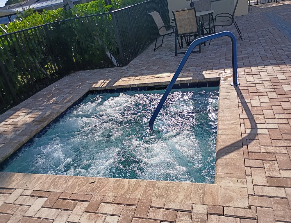 Palm Breezes Club - Residential