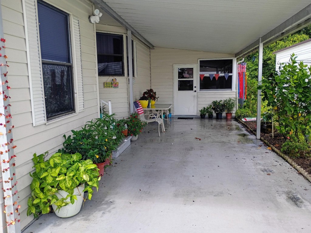 Palm Breezes Club - Residential