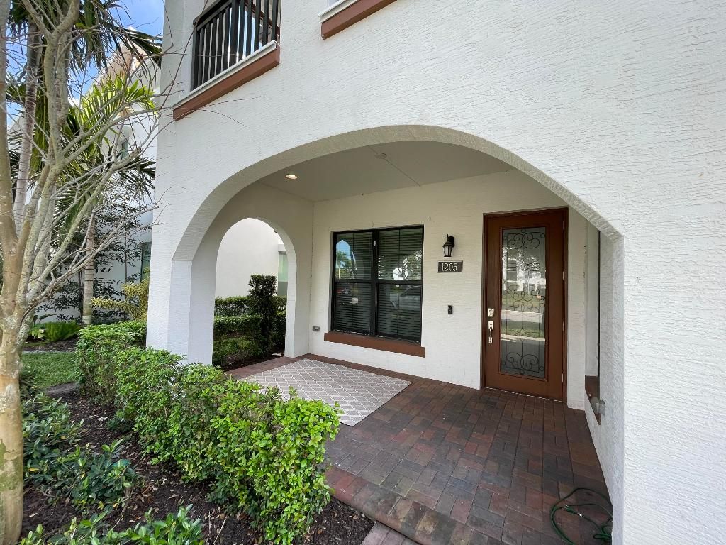 Photo of 1205 Faulkner Terrace, Palm Beach Gardens, FL 33418 (MLS # R10968204)