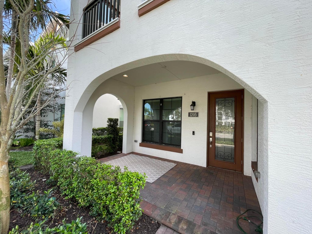 Photo of 1205 Faulkner Terrace, Palm Beach Gardens, FL 33418 (MLS # R10968204)