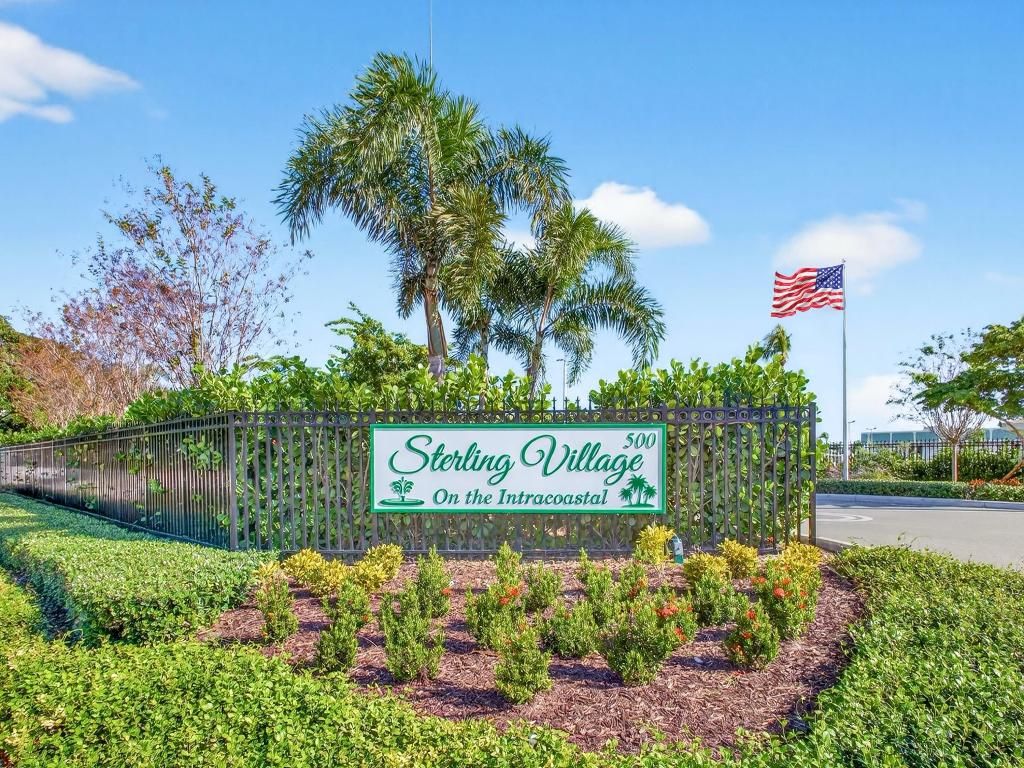 Photo of 530 Horizons E #205, Boynton Beach, FL 33435 (MLS # R11152301)