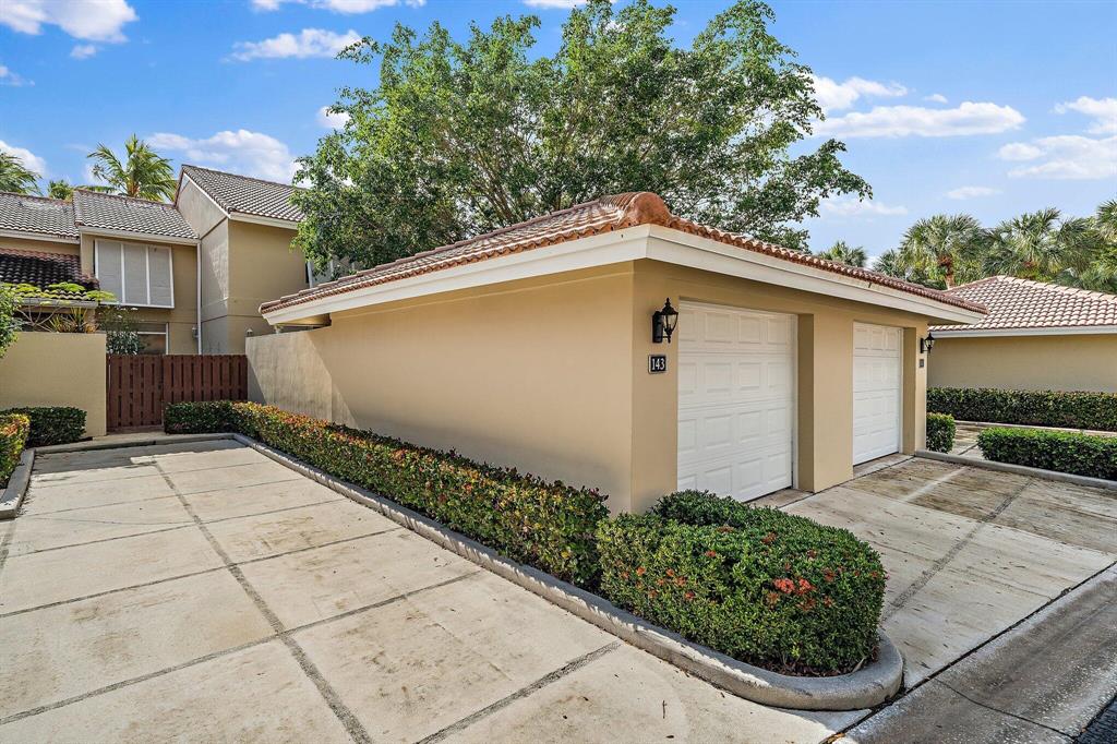 SPACIOUS 2 STORY, 3 BEDROOMS, 3 BATHROOMS PATIO HOME IN PGA NATIONAL. WITH ONE CAR GARAGE IN THE FRONT AND PRIVATE COURTYARD PATIO CONNECTING IT TO THE HOUSE. 1 BEDROOM AND FULL BATHROOM ON THE FIRST FLOOR. KITCHEN UPDATED WITH GRANITE COUNTERS, SOFT CLOSE CABINETS AND STAINLESS STEEL APPLIANCES. ALL BATHROOM WITH NEW FIXTURES. WASHER AND DRYER ON FIRST FLOOR. VAULTED CEILINGS GIVE LIGHT AND AIRY FEEL. EASY TO SHOW.