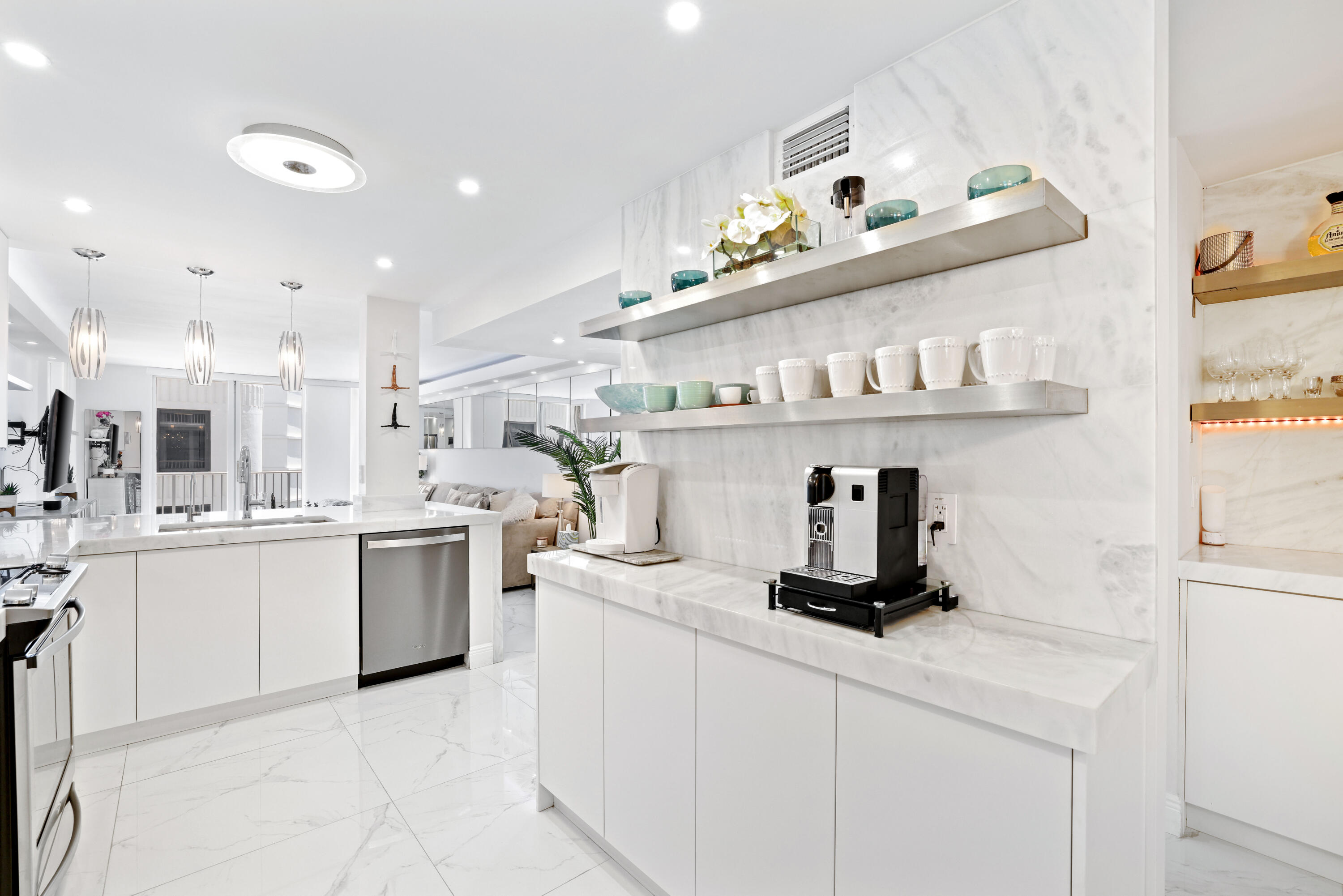 HORIZON EAST CONDO - Residential