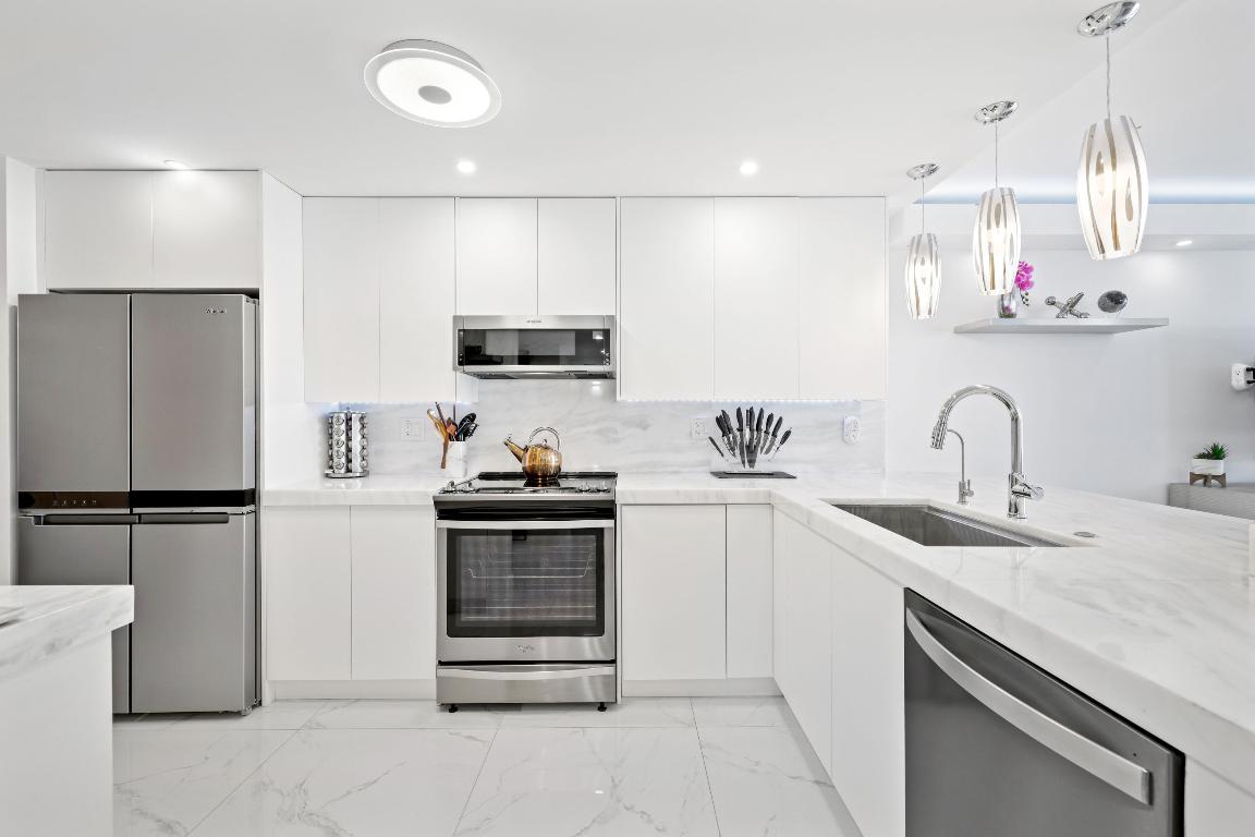 HORIZON EAST CONDO - Residential