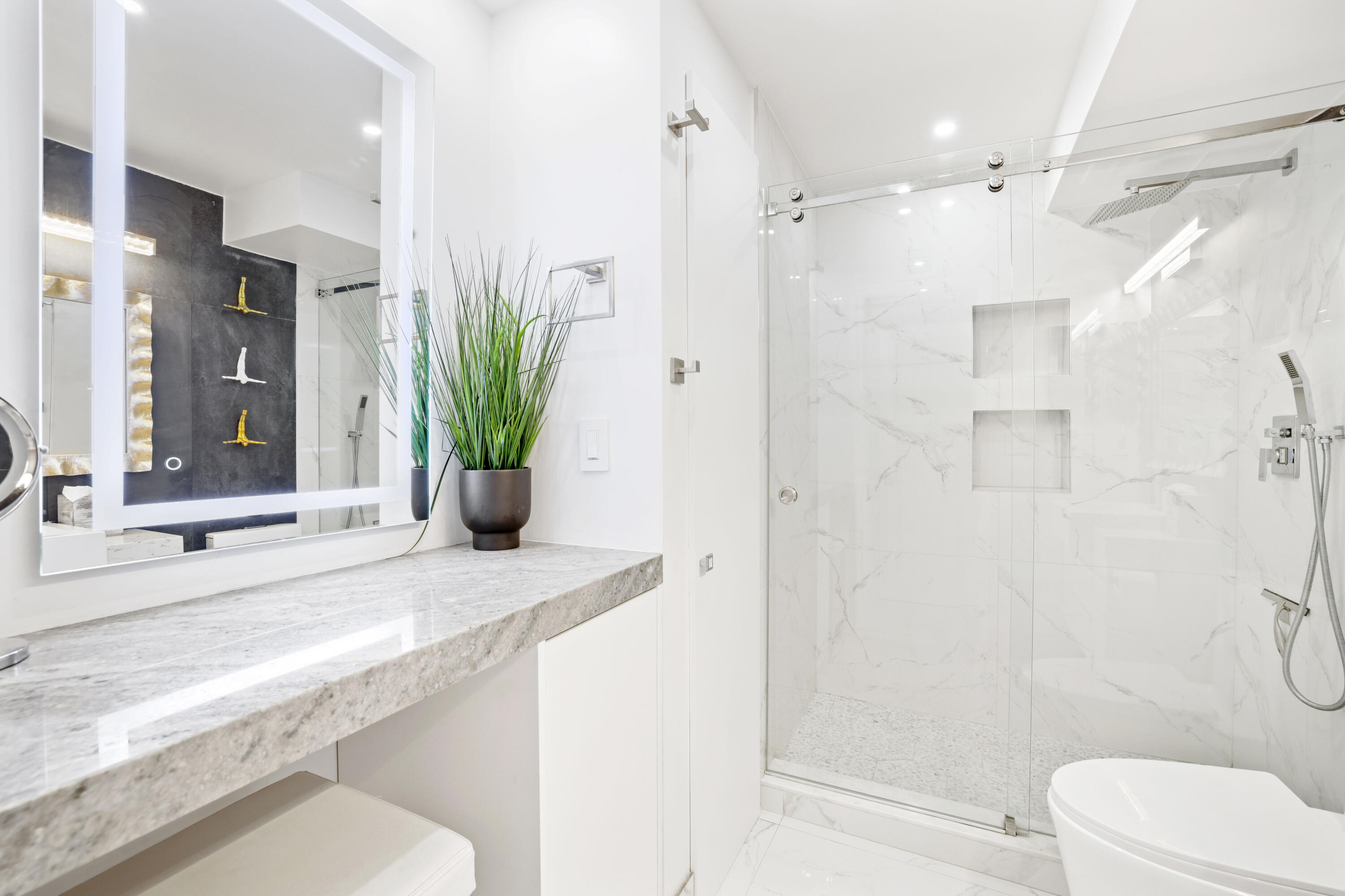 HORIZON EAST CONDO - Residential