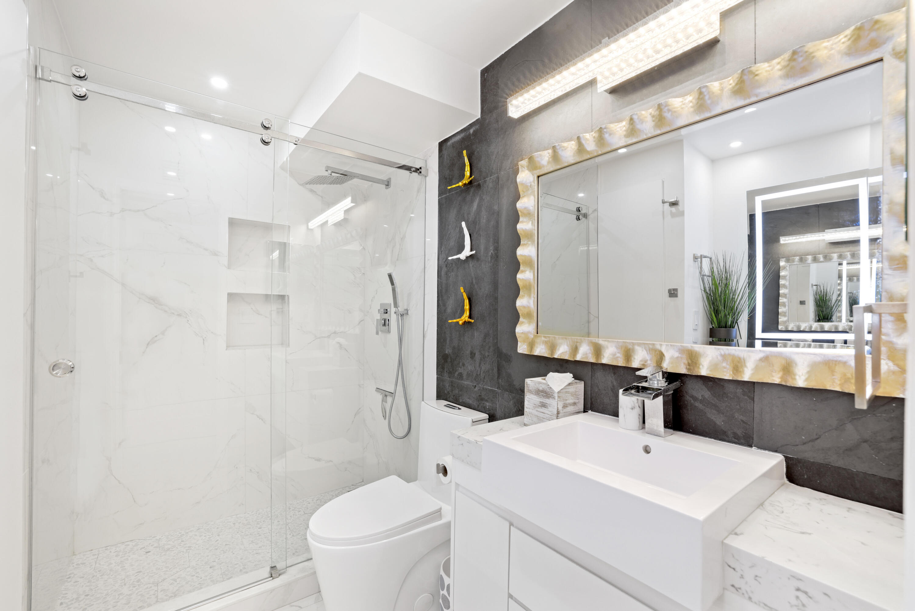 HORIZON EAST CONDO - Residential