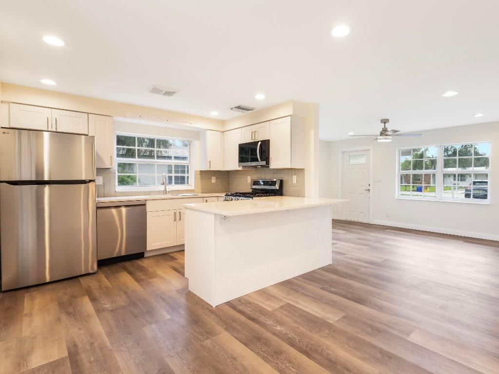 Photo of 359 Garden Boulevard, Palm Beach Gardens, FL 33410 (MLS # R11129501)