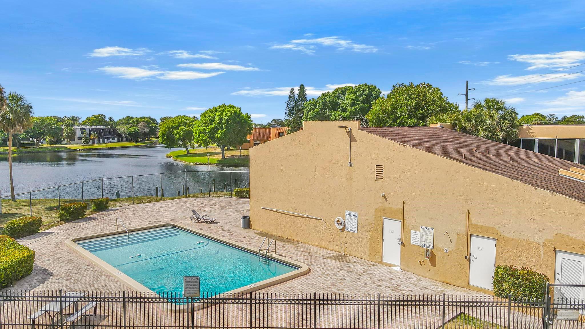 WESTVIEW CONDO 4 - Residential