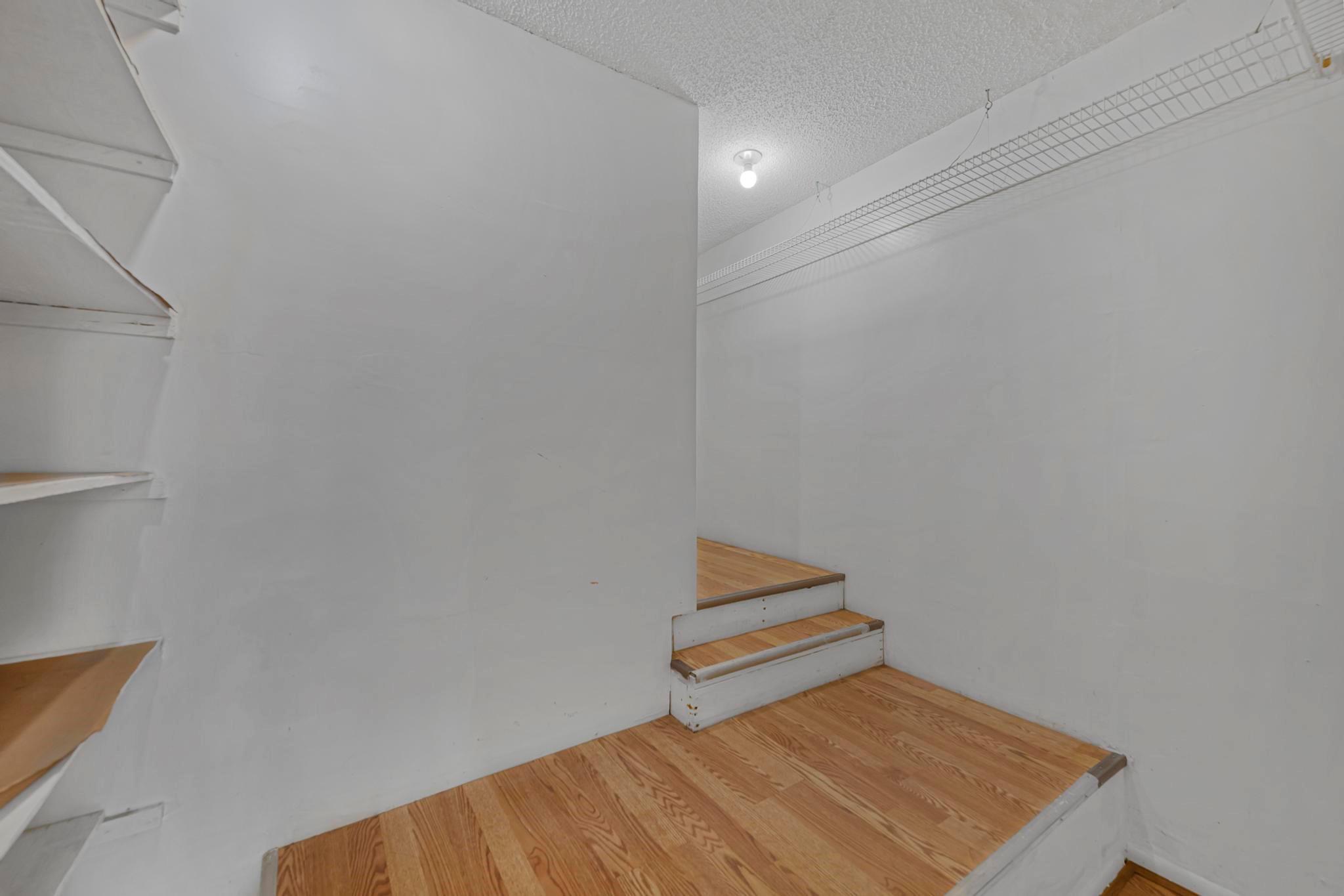 WESTVIEW CONDO 4 - Residential