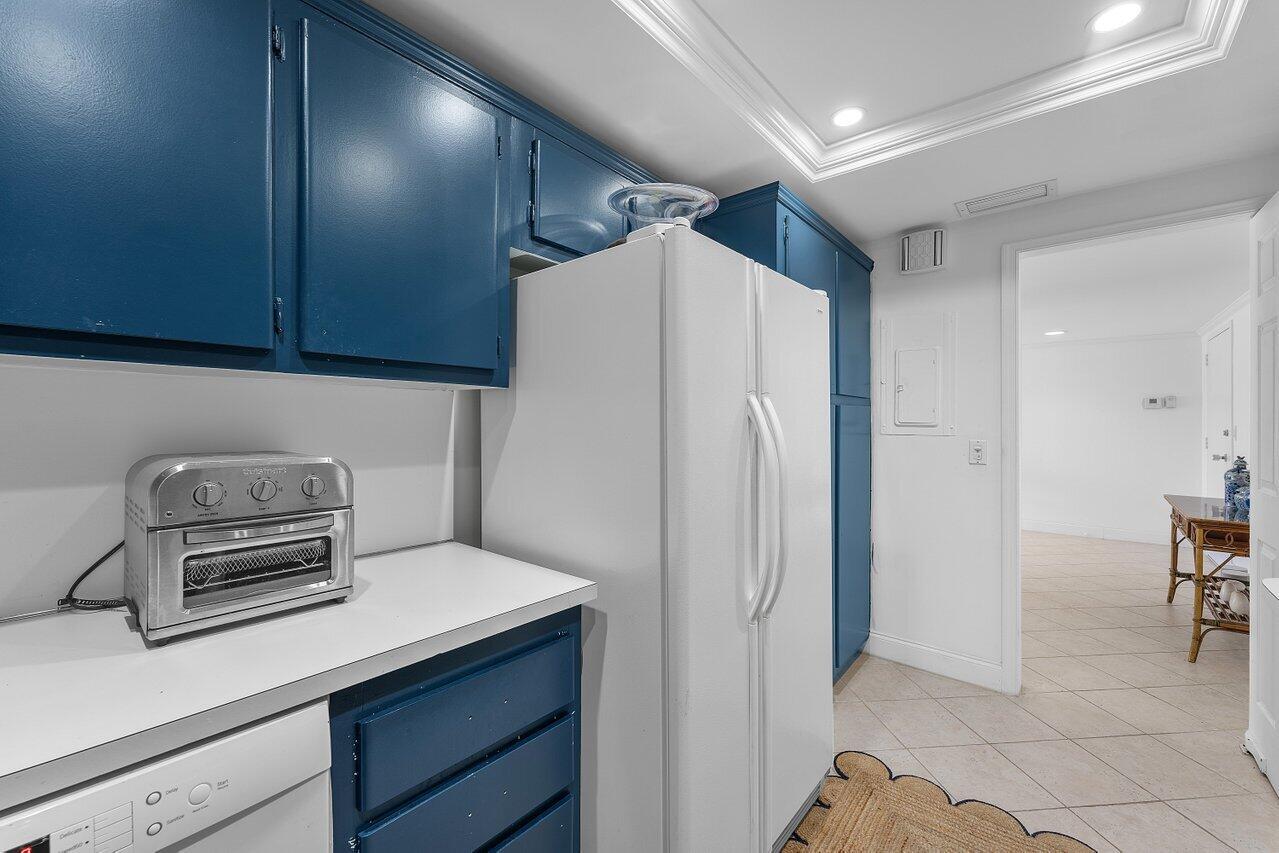 CARLYLE HOUSE CONDO - Residential Lease