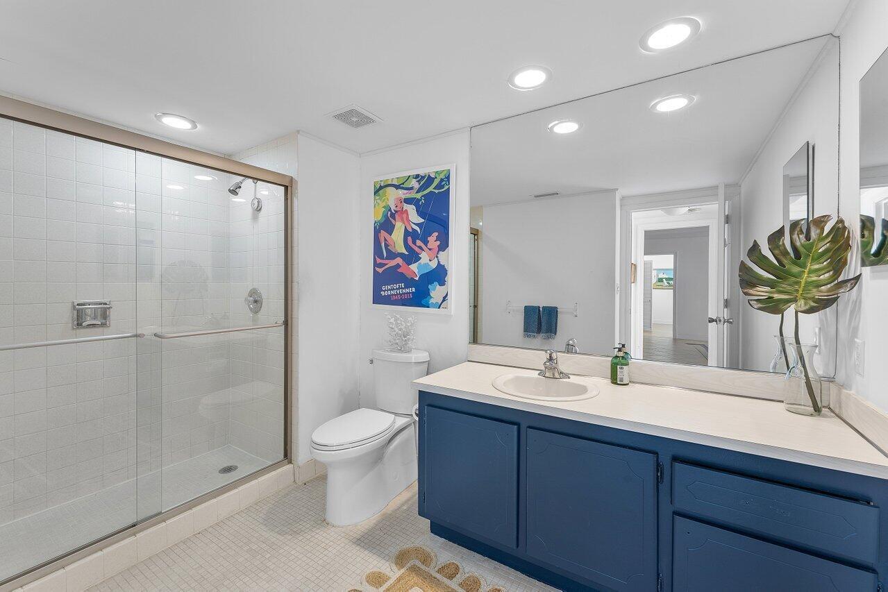 CARLYLE HOUSE CONDO - Residential Lease