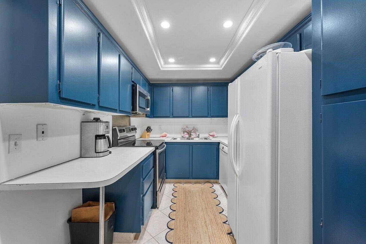 CARLYLE HOUSE CONDO - Residential Lease