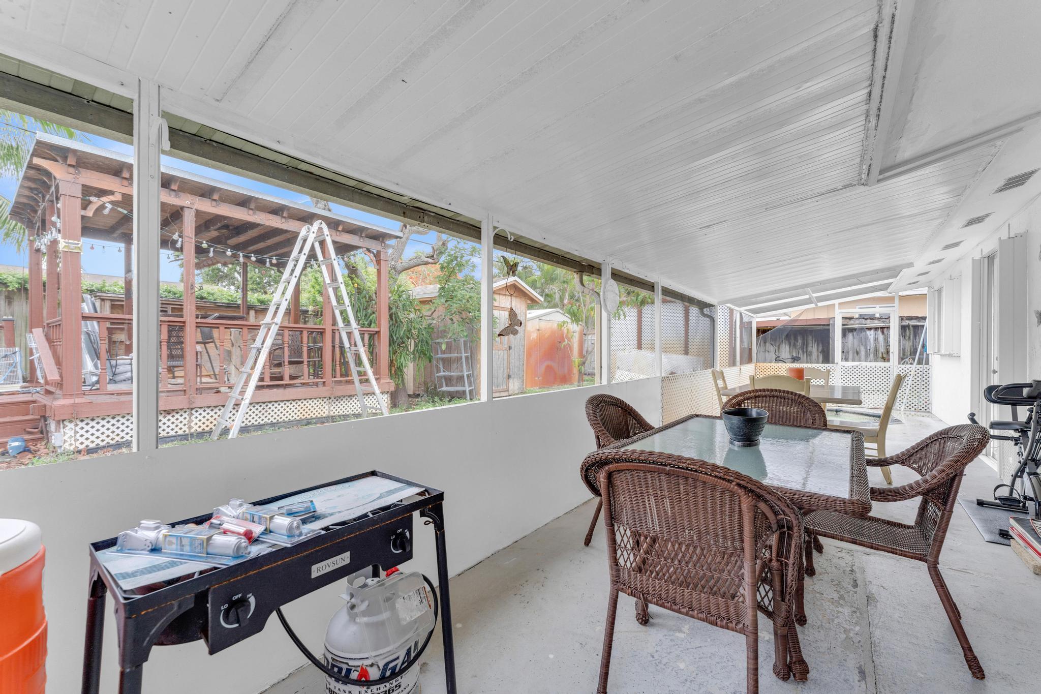 FLORAL PARK LANTANA - Residential