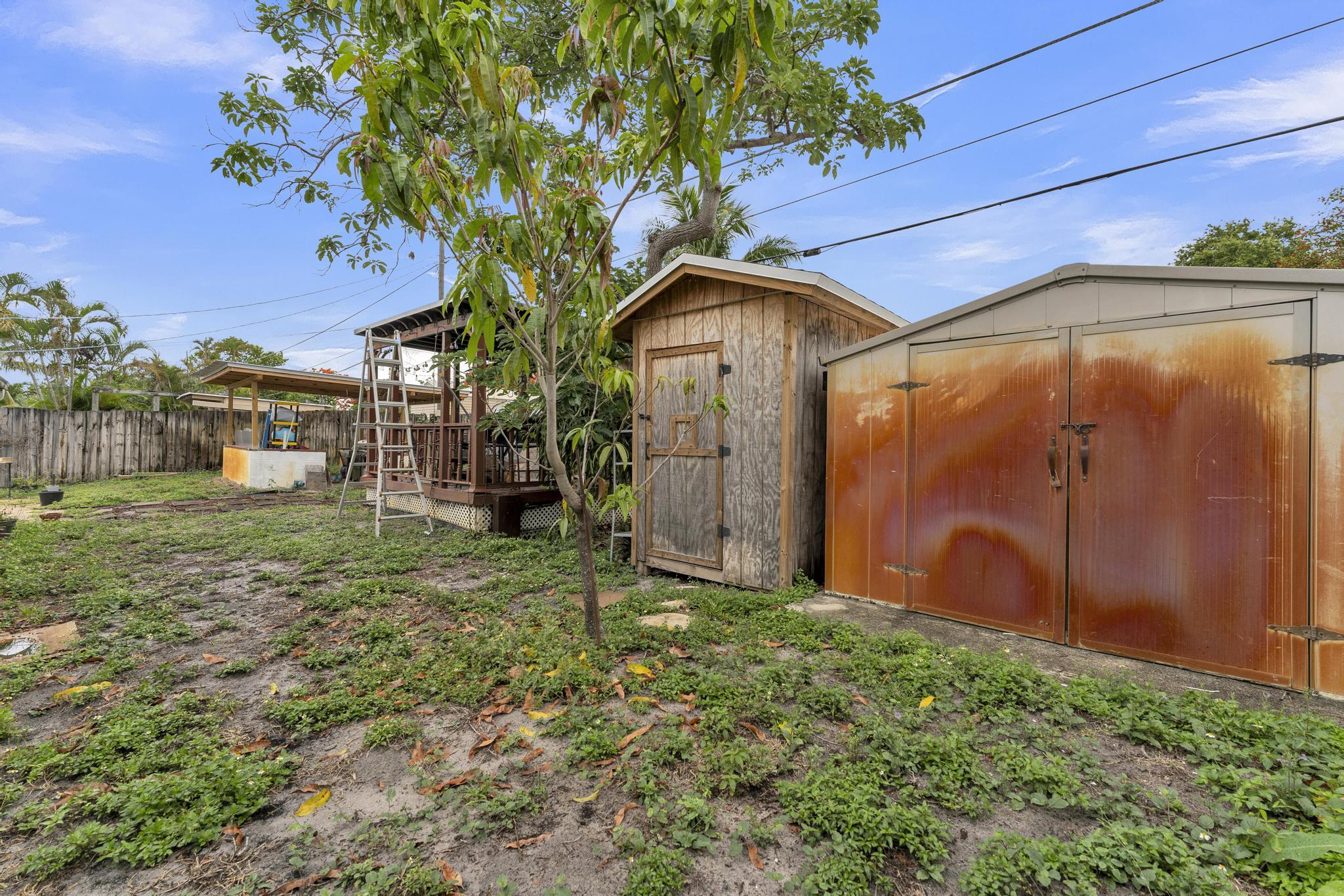 FLORAL PARK LANTANA - Residential