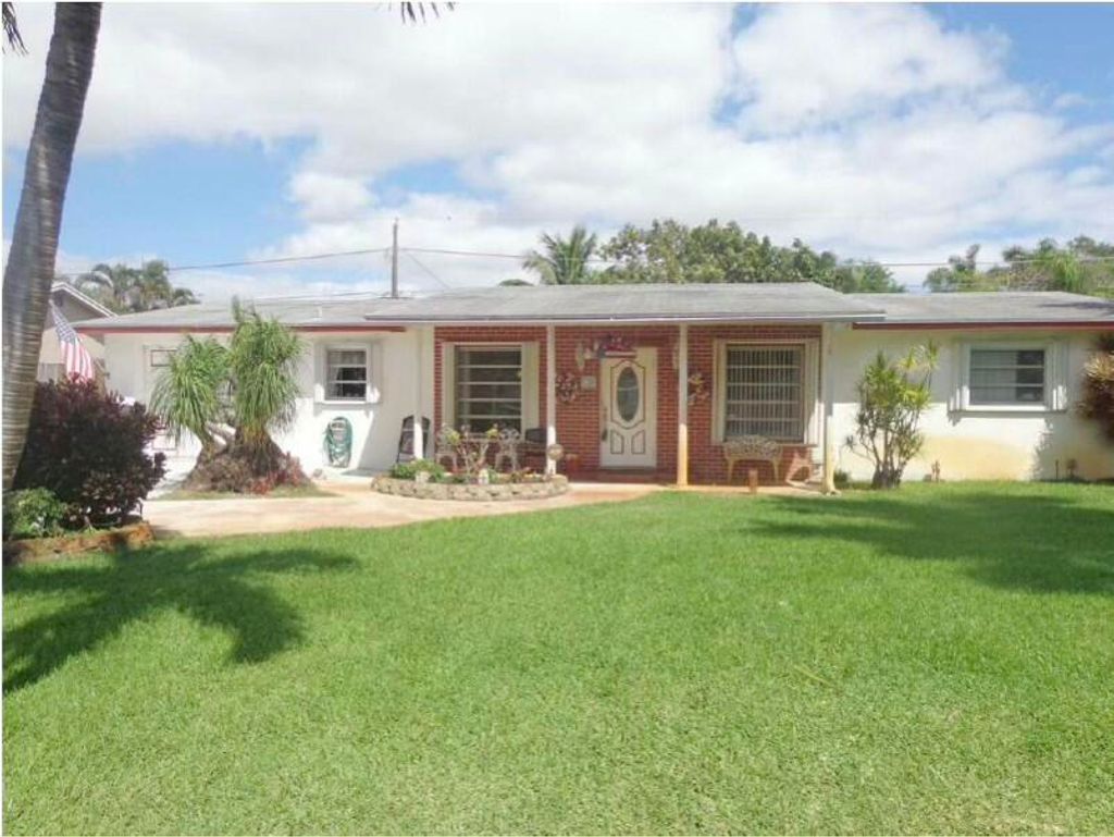 Photo of 2745 Cambridge Road, Lake Worth, FL 33462 (MLS # R11098337)