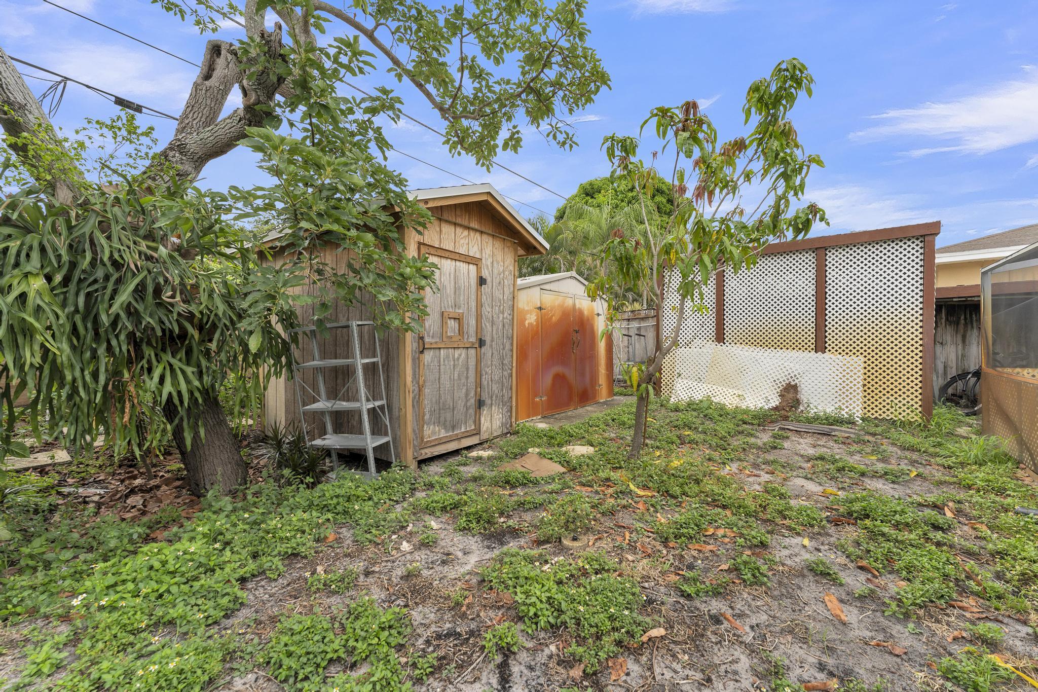 FLORAL PARK LANTANA - Residential