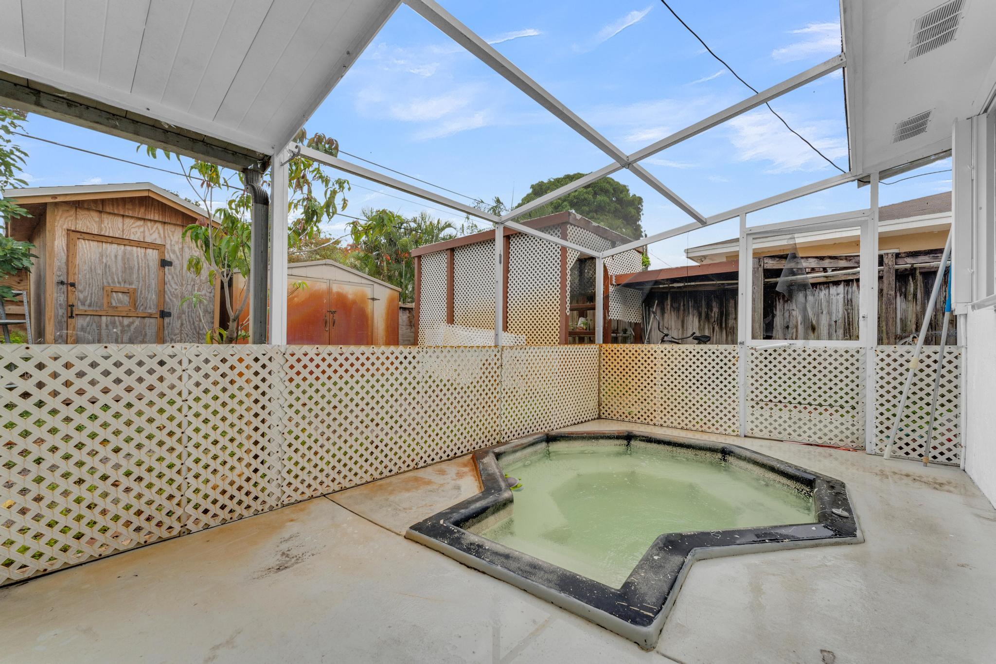 FLORAL PARK LANTANA - Residential